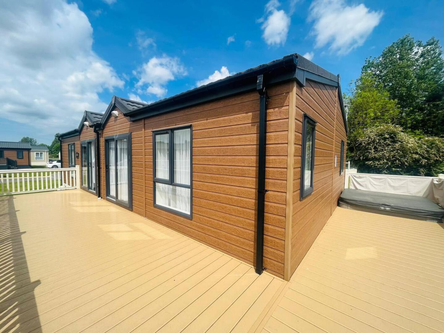 Waterside Retreat With Hot Tub Villa Pocklington Dış mekan fotoğraf
