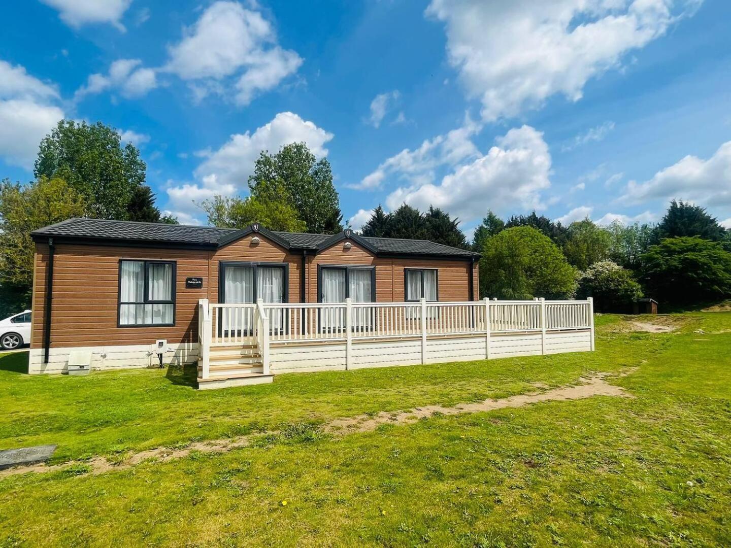 Waterside Retreat With Hot Tub Villa Pocklington Dış mekan fotoğraf